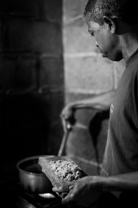 Chez Donde Quinni, Ariel prépare El Arroz con Coco